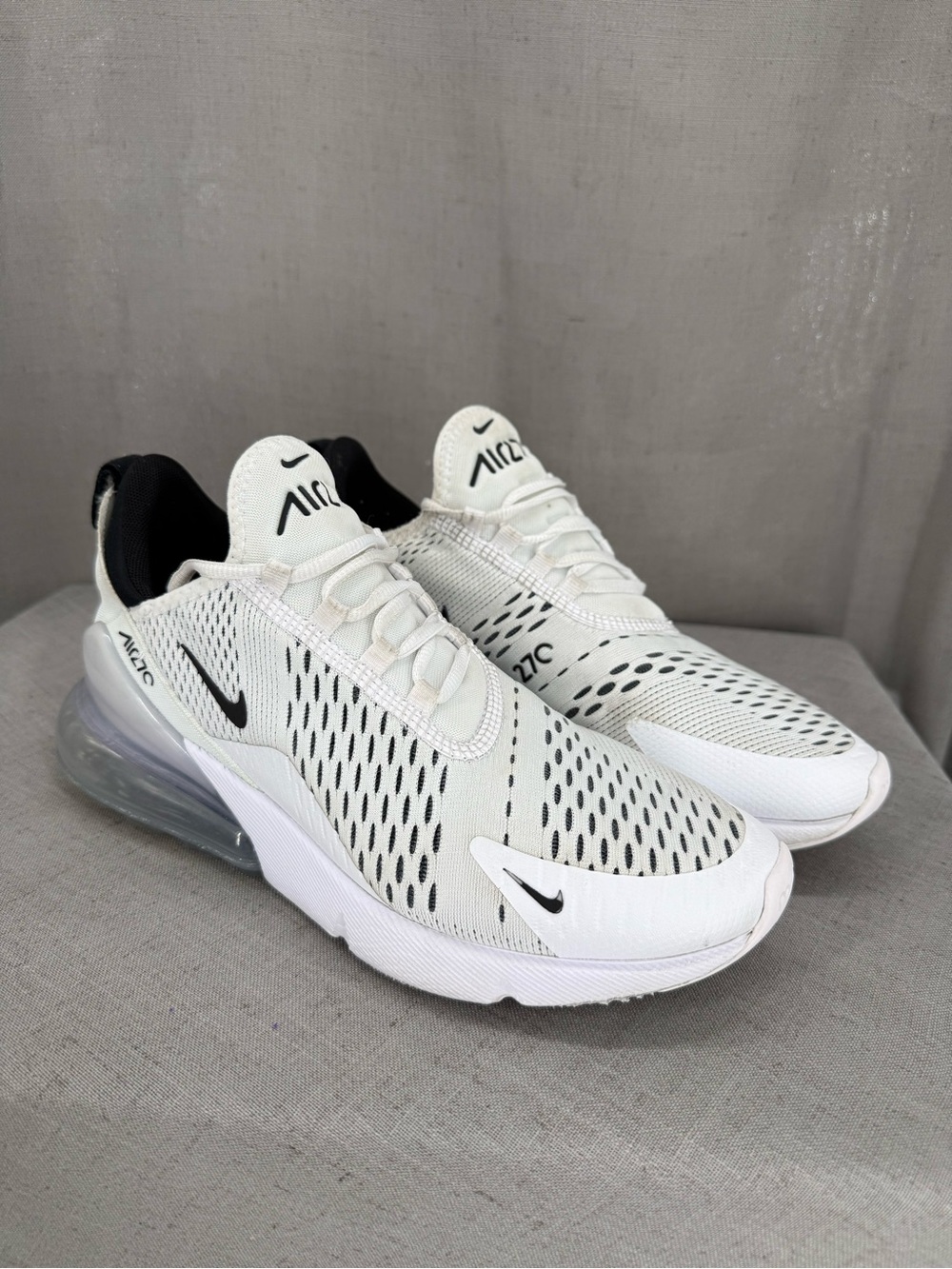 Nike Air Max 270 women’s Sz 9 Black White Running Shoes - Picture 1 of 9